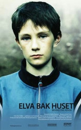 Elva bak huset